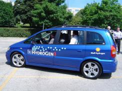 GM Hydrogen3 fuel cell vehicle runs on hydrogen